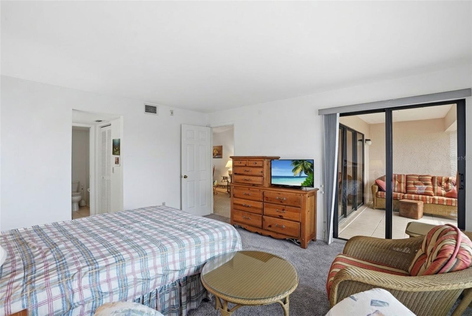 Image 12 of 29 For 175 Kings Highway 635