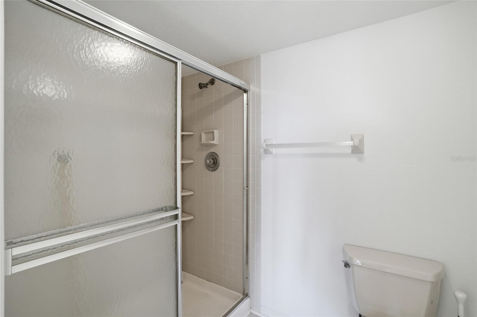 Image 14 of 29 For 175 Kings Highway 635