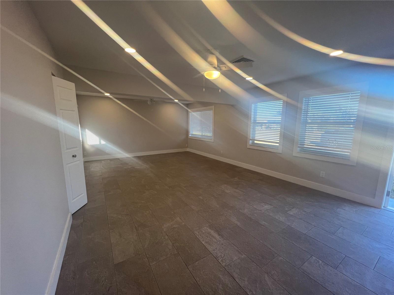 Image 12 of 27 For 322 Lasayette Drive Ne