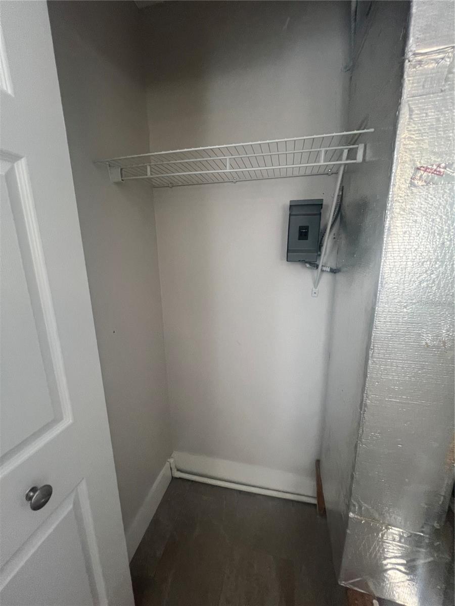 Image 21 of 27 For 322 Lasayette Drive Ne