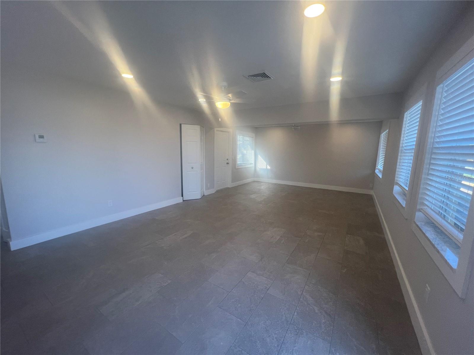 Image 4 of 27 For 322 Lasayette Drive Ne