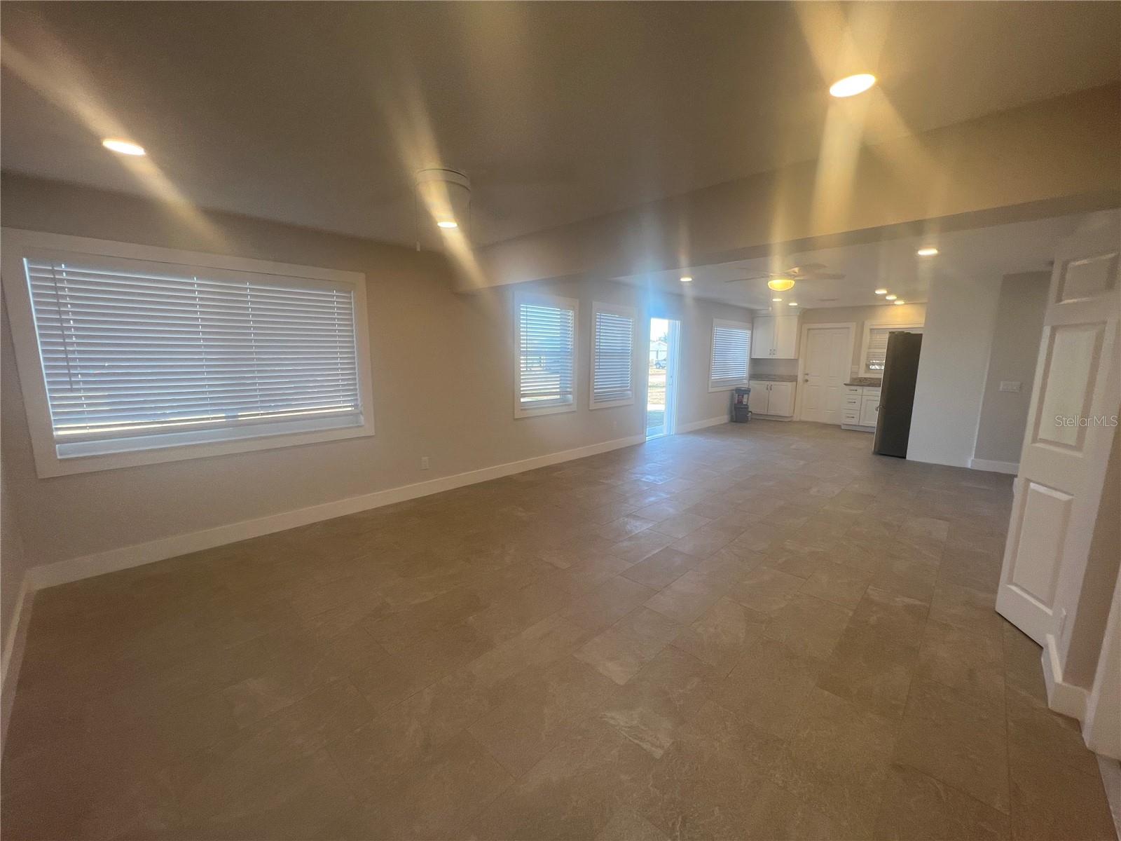 Image 6 of 27 For 322 Lasayette Drive Ne