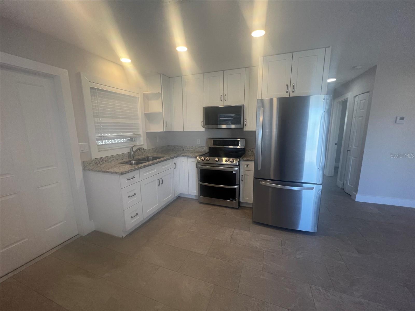 Image 7 of 27 For 322 Lasayette Drive Ne