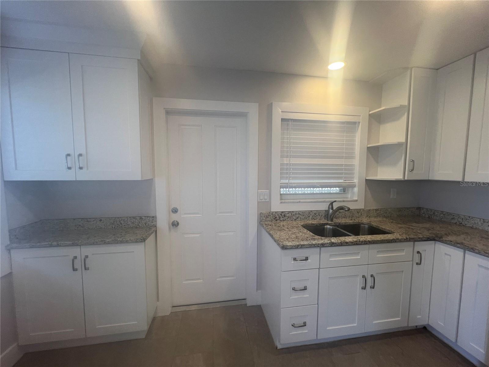 Image 8 of 27 For 322 Lasayette Drive Ne