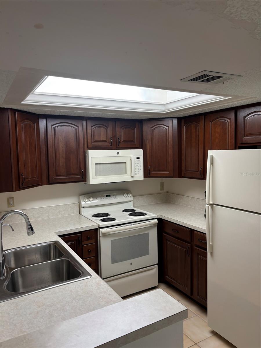 Image 6 of 20 For 19505 Quesada Avenue Cc205