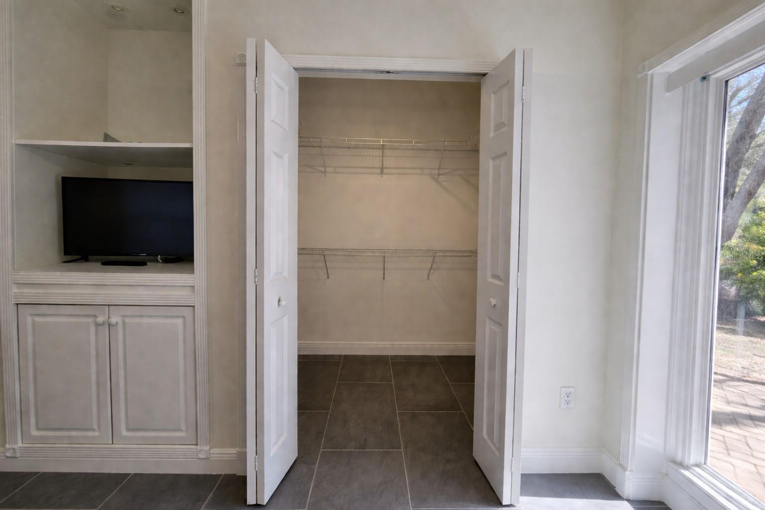 Image 27 of 32 For 1440 Graham Circle