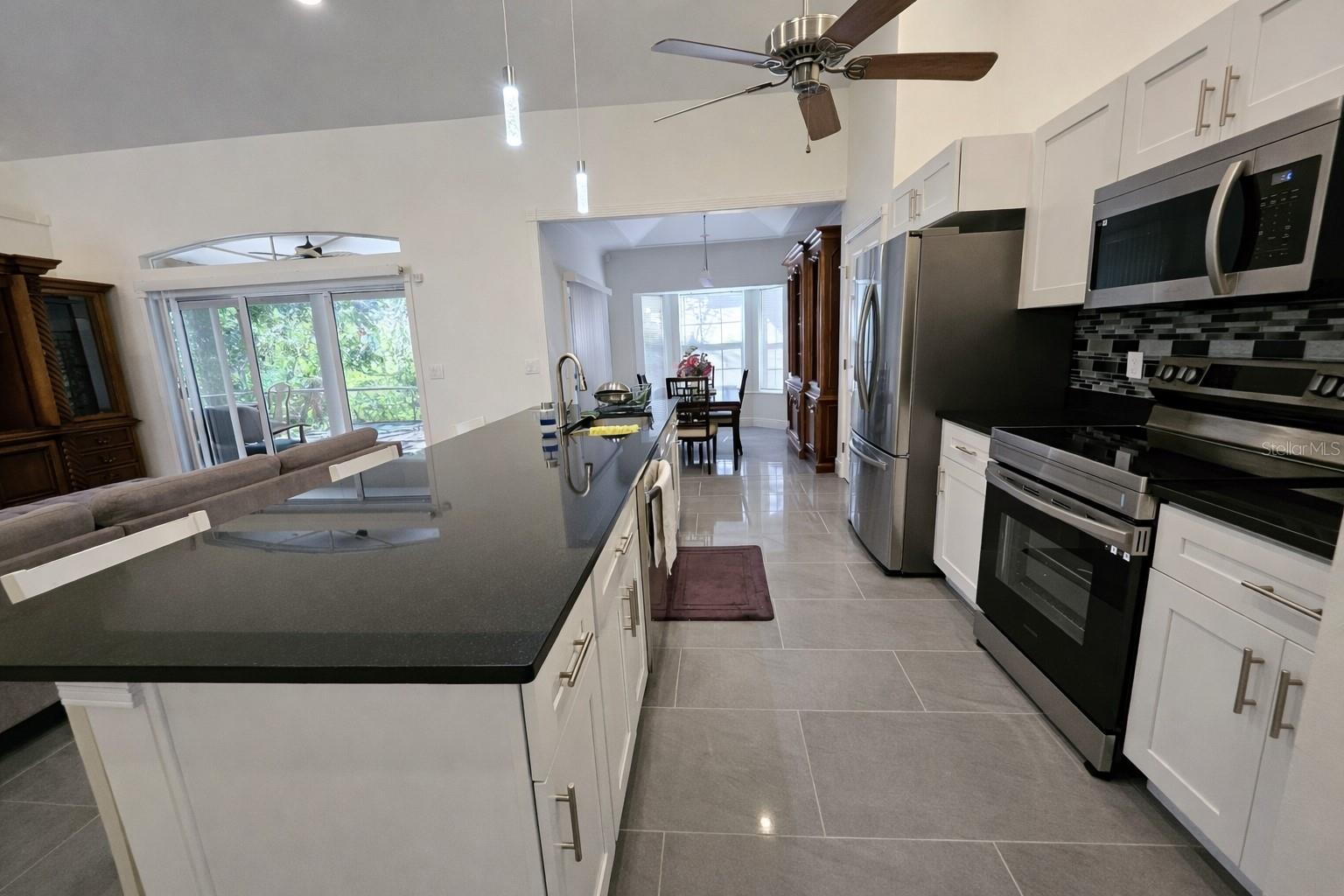 Image 5 of 32 For 1440 Graham Circle