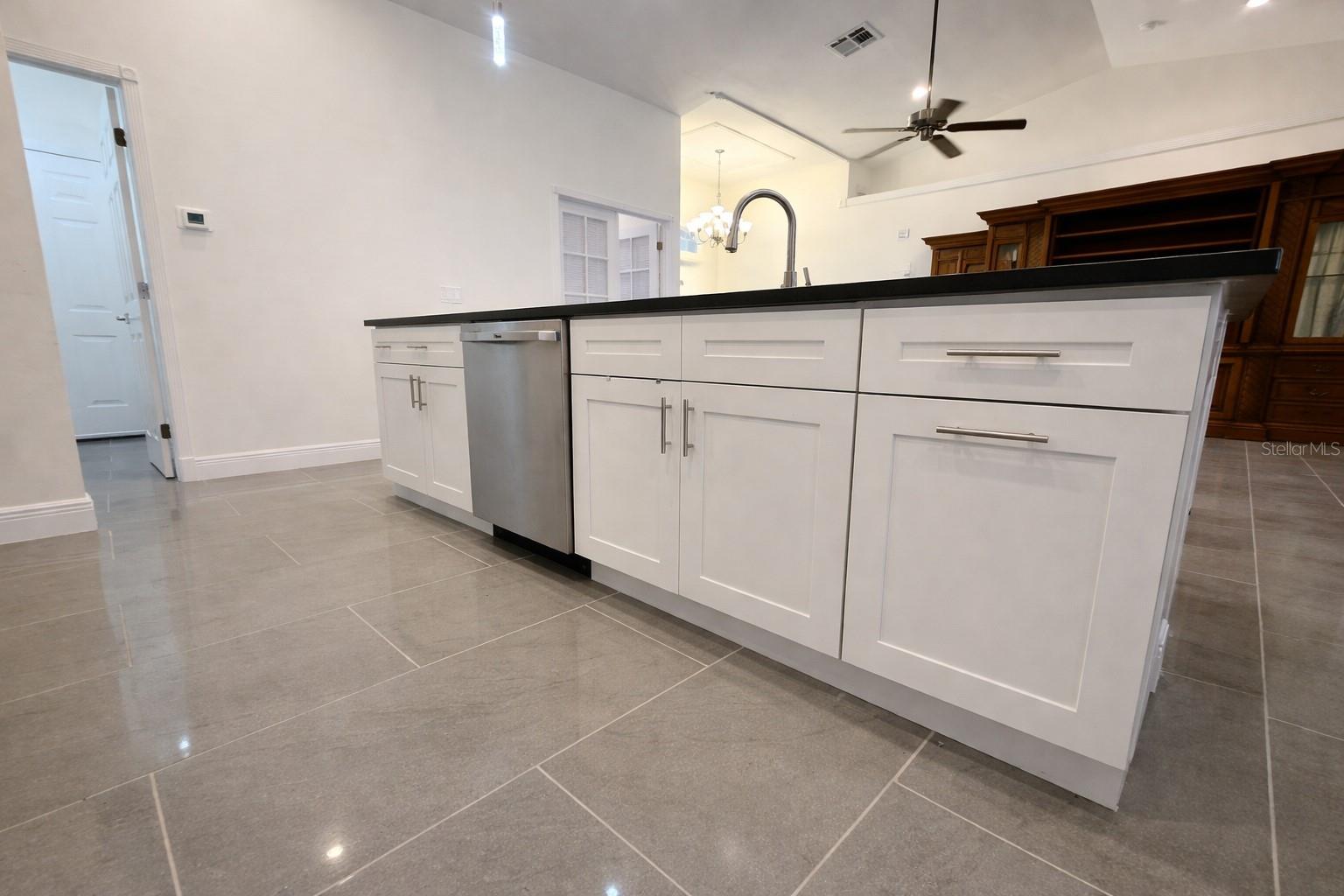 Image 6 of 32 For 1440 Graham Circle