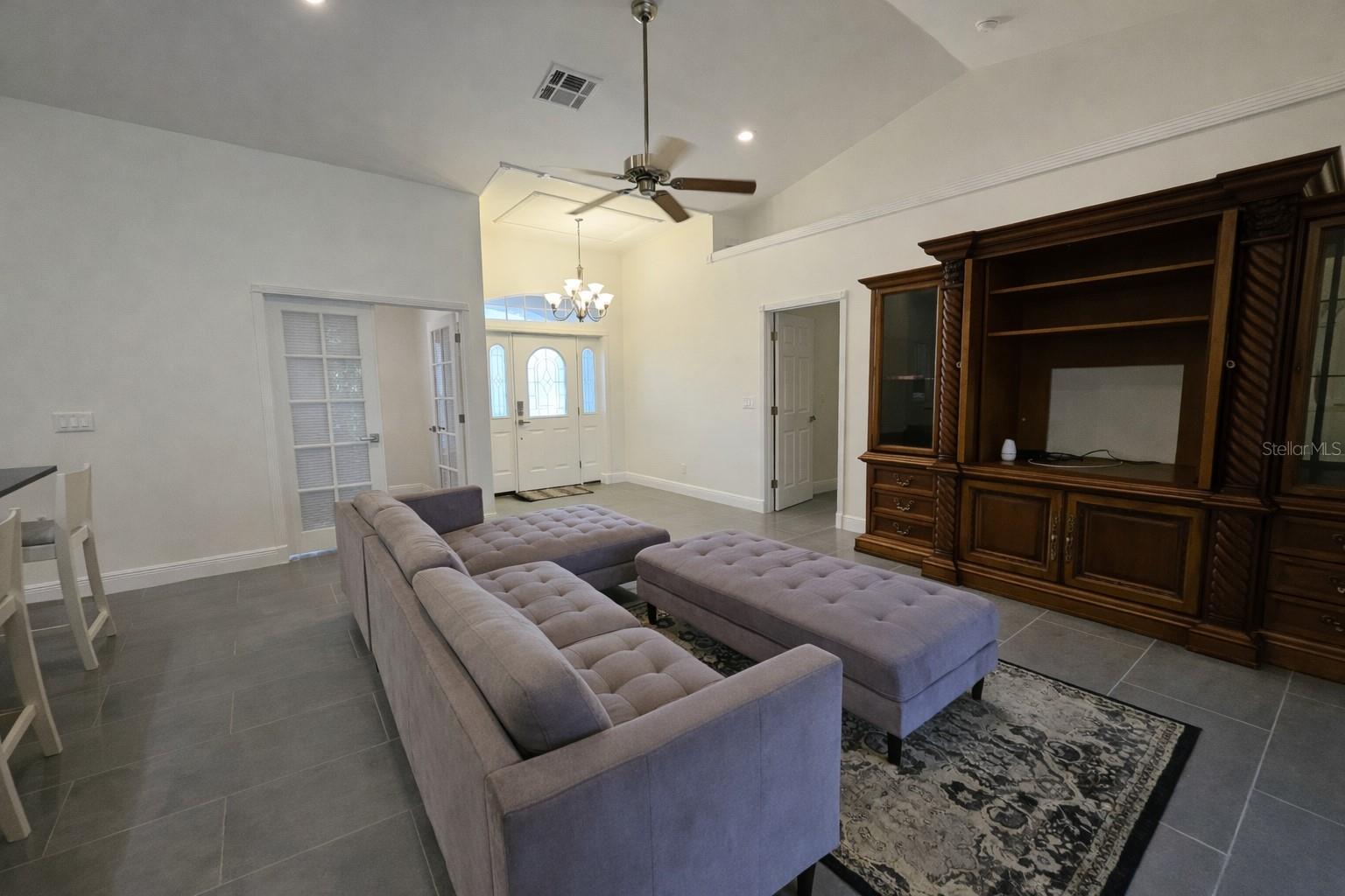 Image 9 of 32 For 1440 Graham Circle