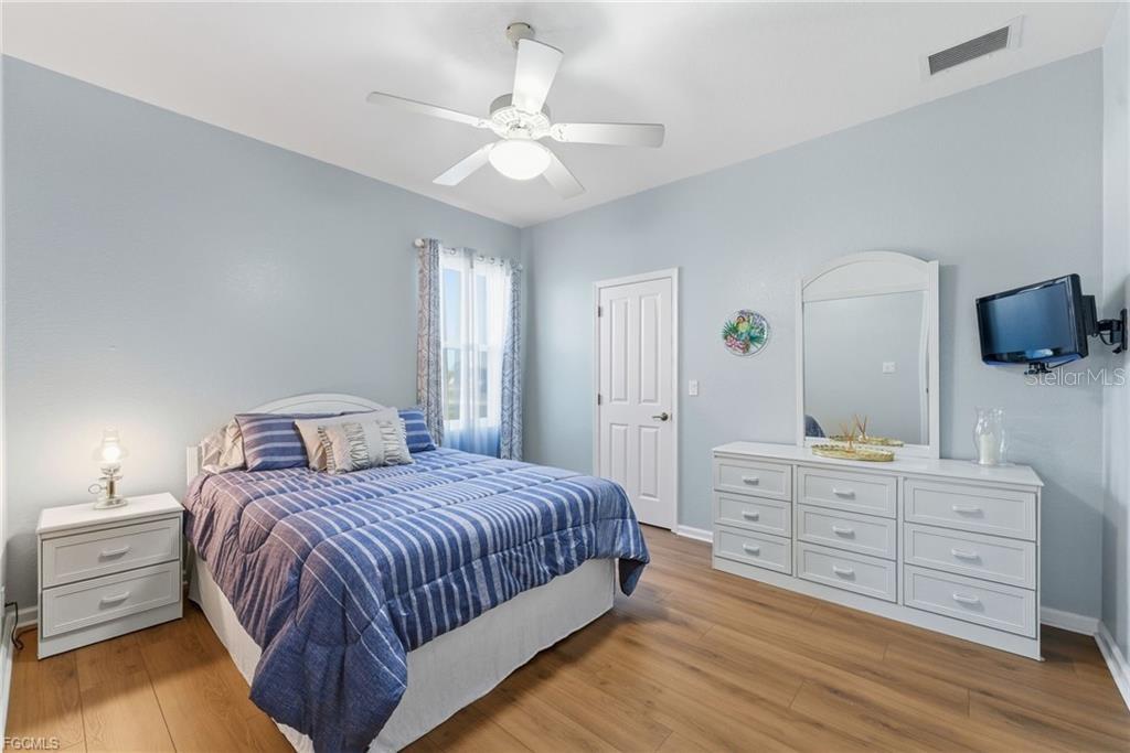 Image 21 of 40 For 810 36th Avenue