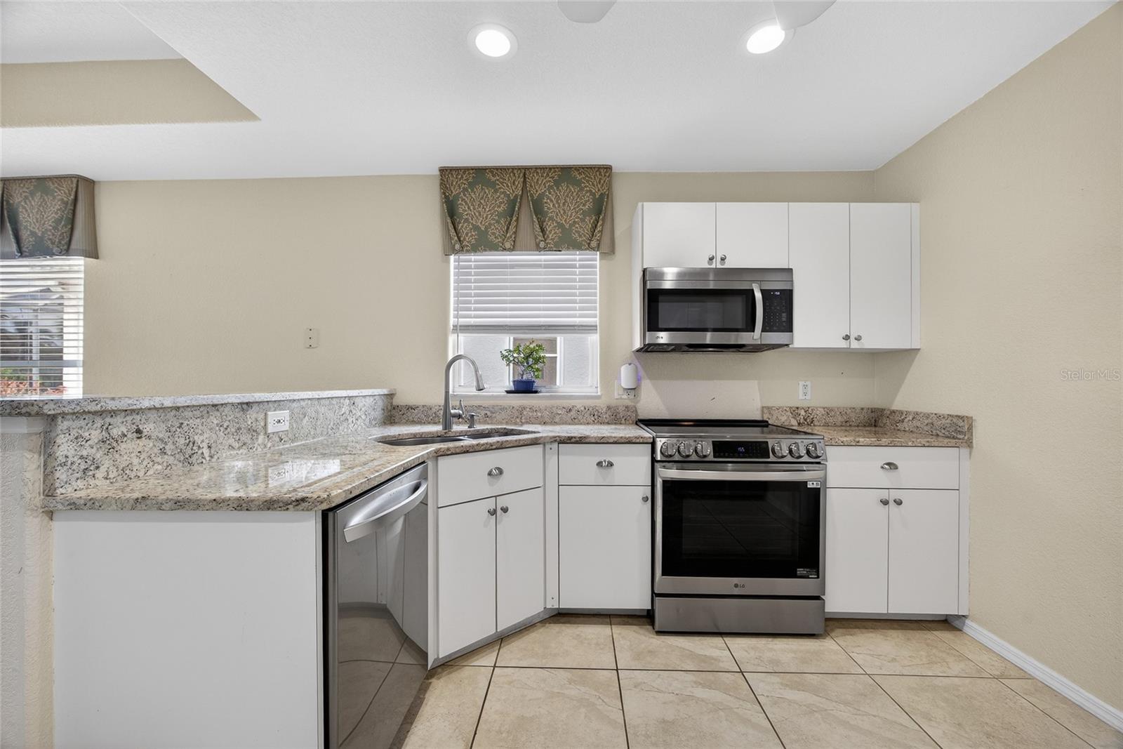 Image 10 of 39 For 10221 Arrowhead Drive