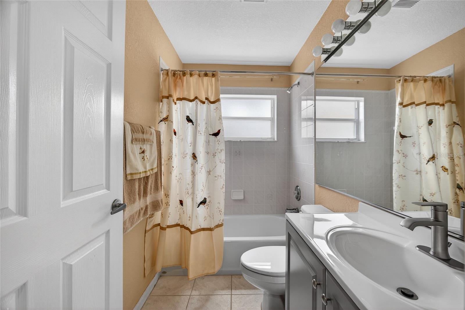 Image 20 of 39 For 10221 Arrowhead Drive