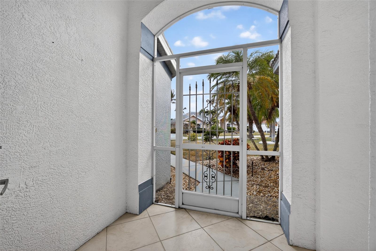 Image 4 of 39 For 10221 Arrowhead Drive