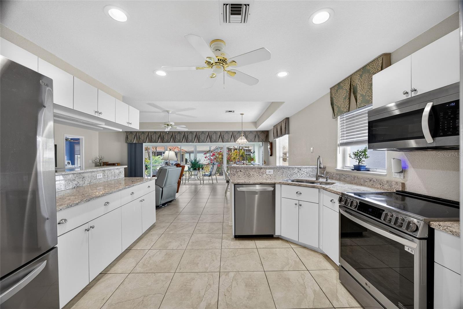 Image 9 of 39 For 10221 Arrowhead Drive