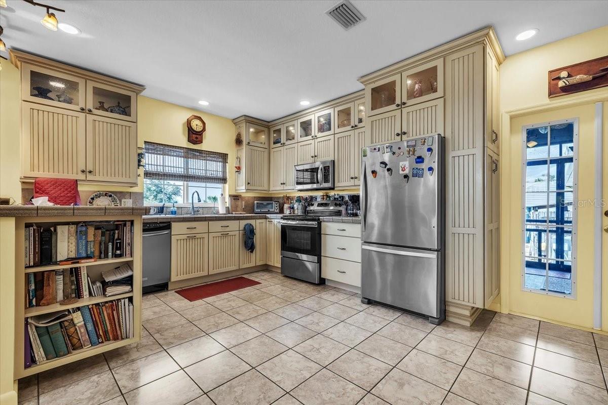 Image 6 of 48 For 141 Summerset Drive