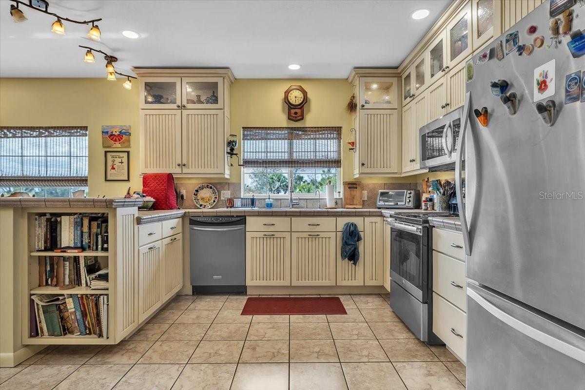 Image 7 of 48 For 141 Summerset Drive