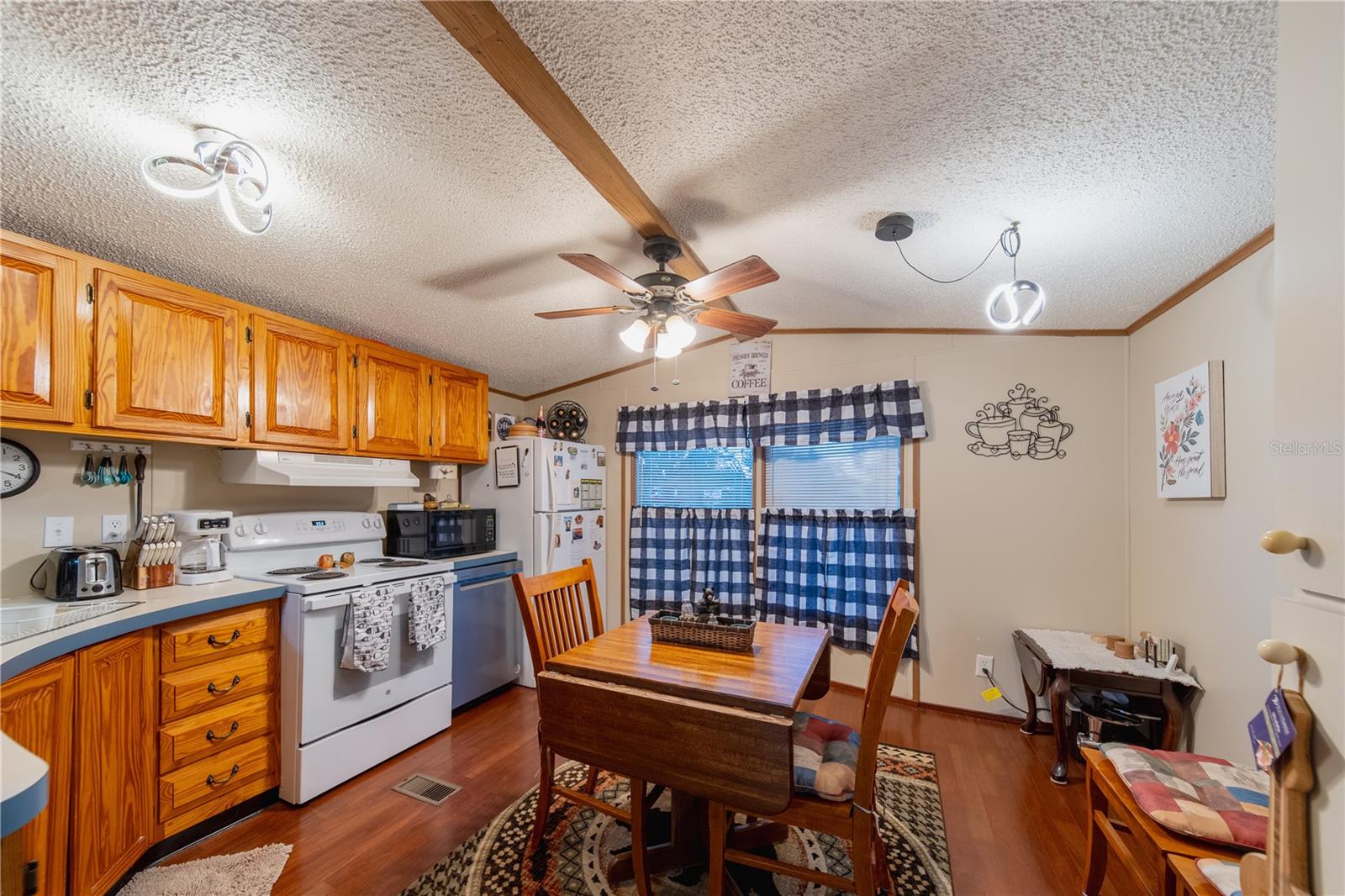 Image 19 of 38 For 1381 Se Lake Rd