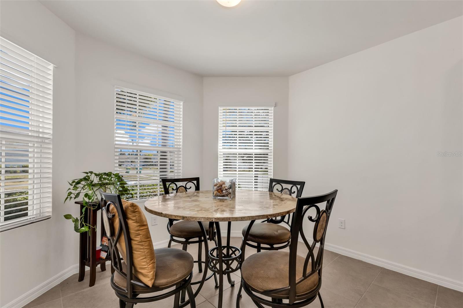 Image 16 of 53 For 7093 Waterford Parkway