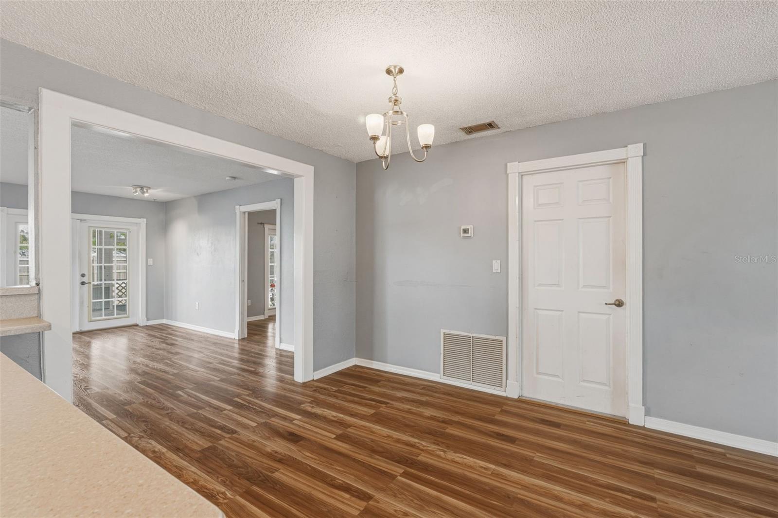 Image 13 of 42 For 3384 Beacon Drive