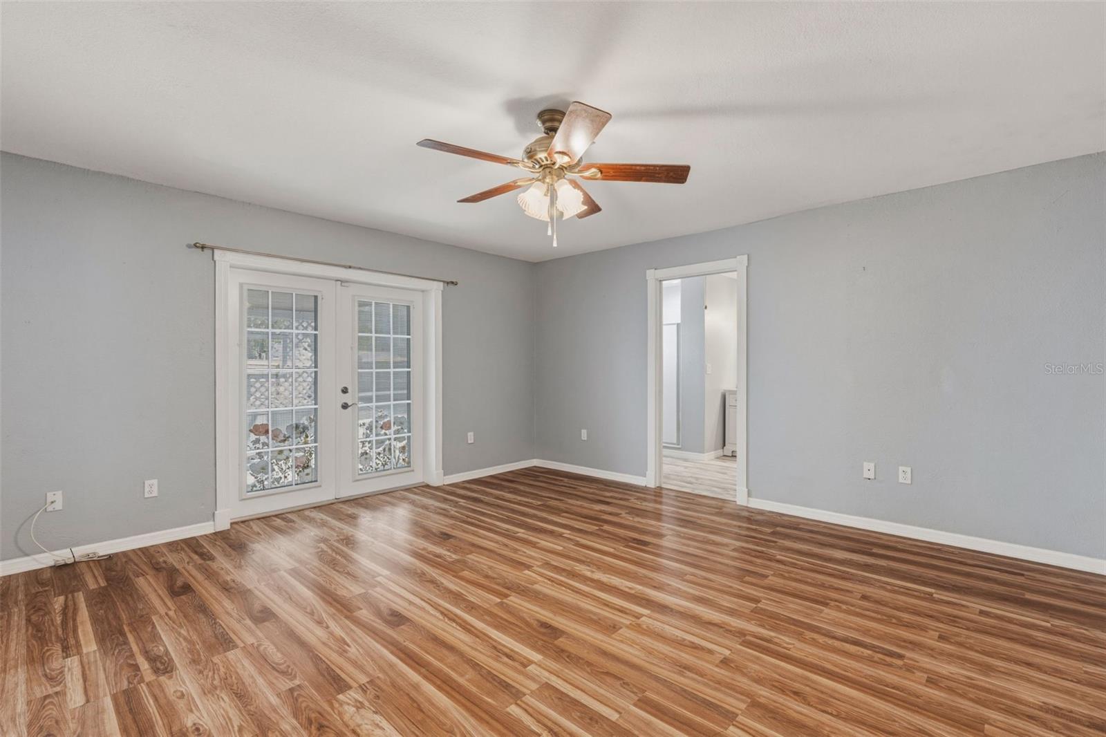 Image 15 of 42 For 3384 Beacon Drive