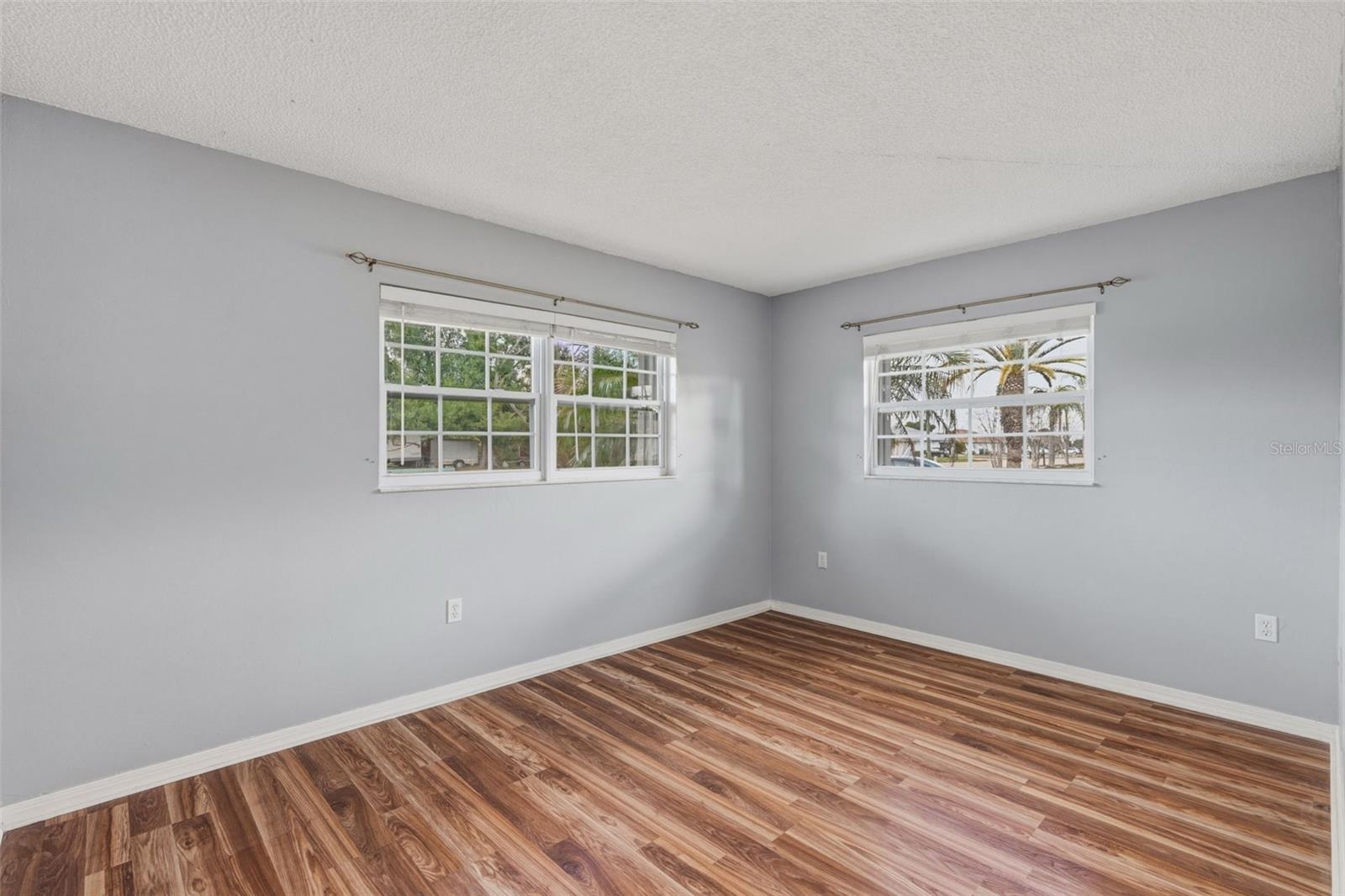 Image 20 of 42 For 3384 Beacon Drive