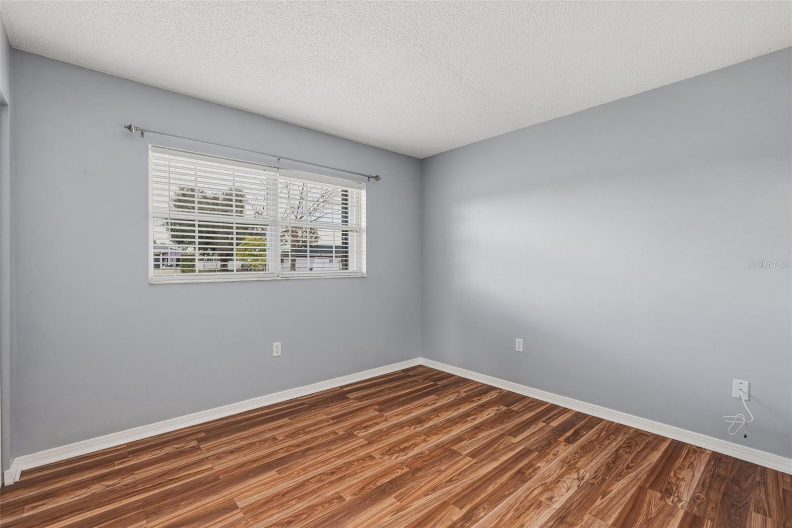 Image 21 of 42 For 3384 Beacon Drive