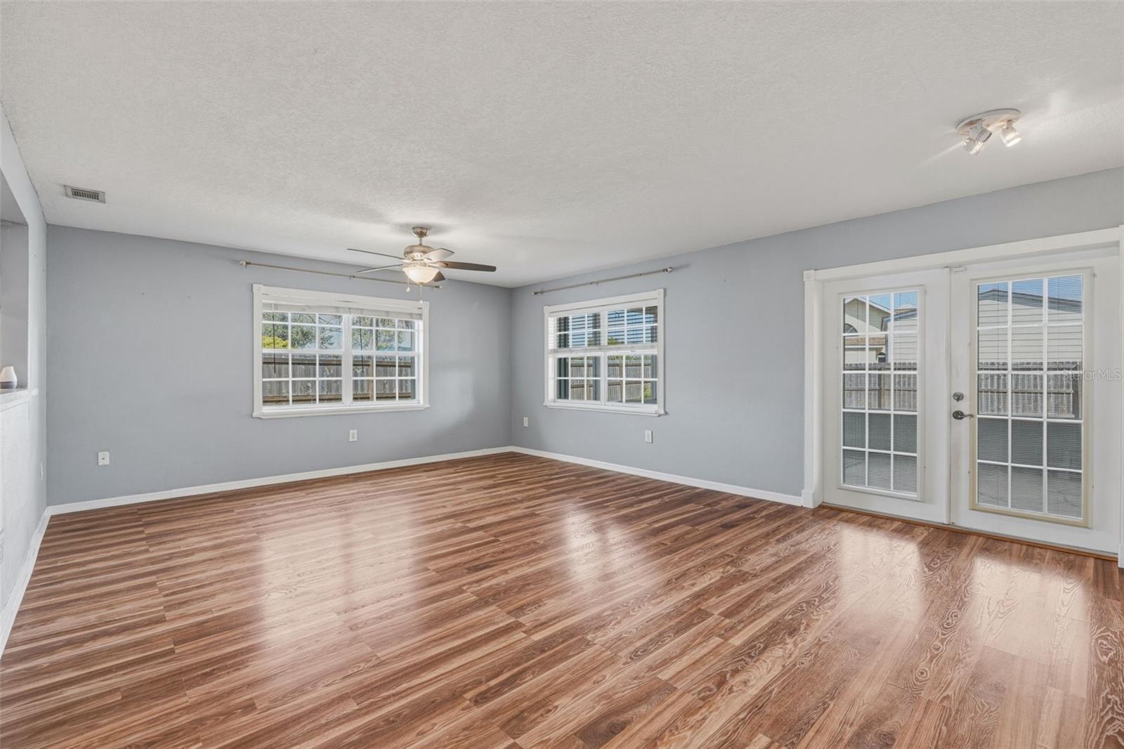 Image 27 of 42 For 3384 Beacon Drive