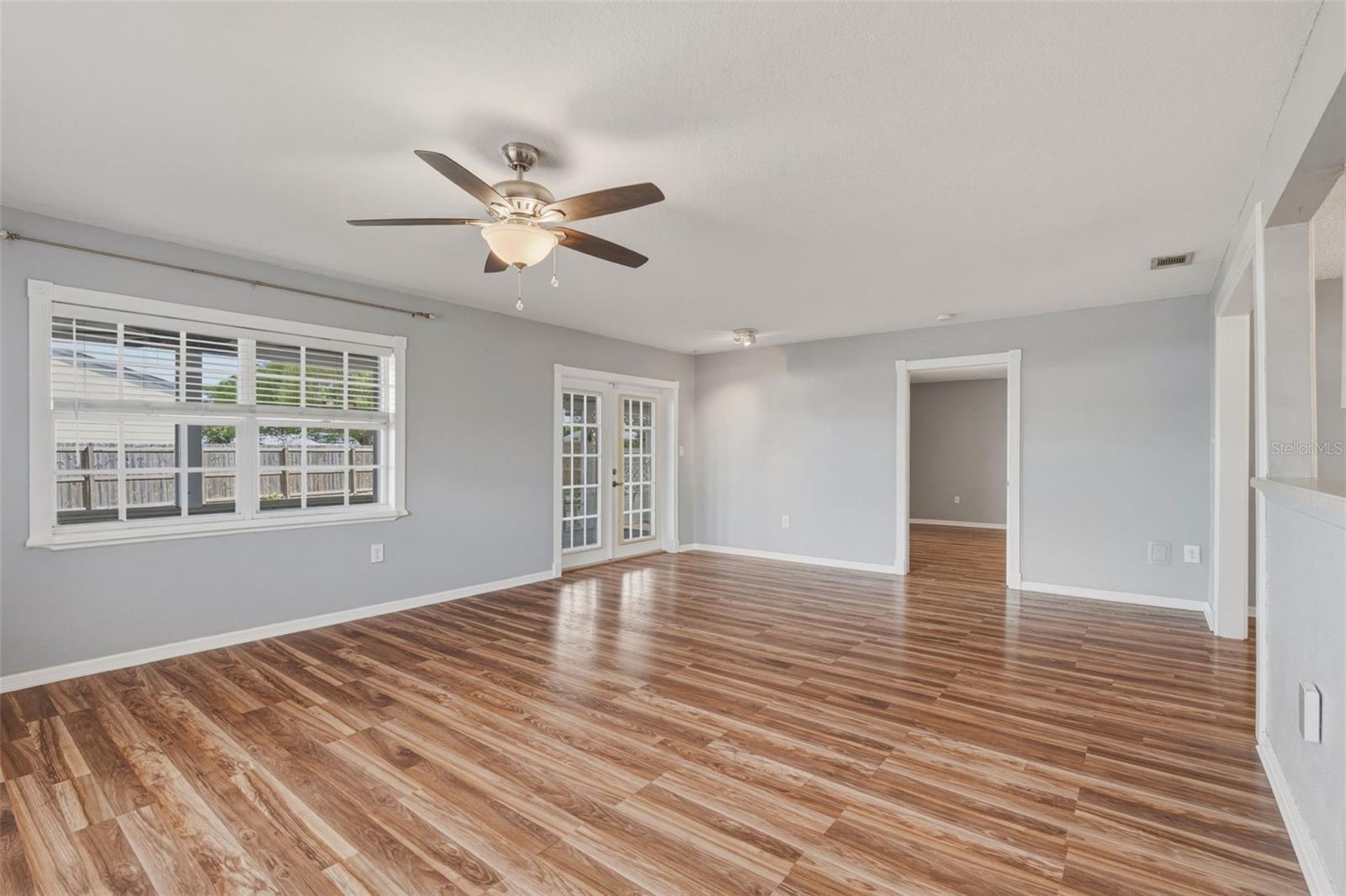 Image 28 of 42 For 3384 Beacon Drive