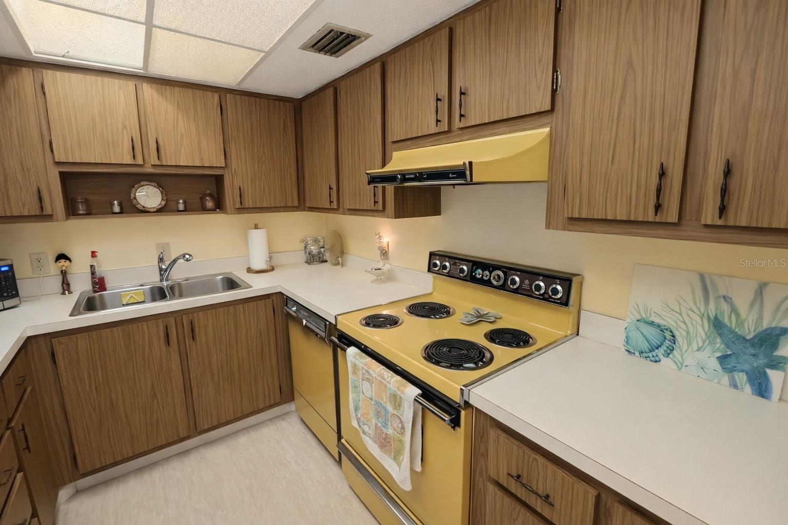 Image 6 of 22 For 21280 Brinson Avenue 106