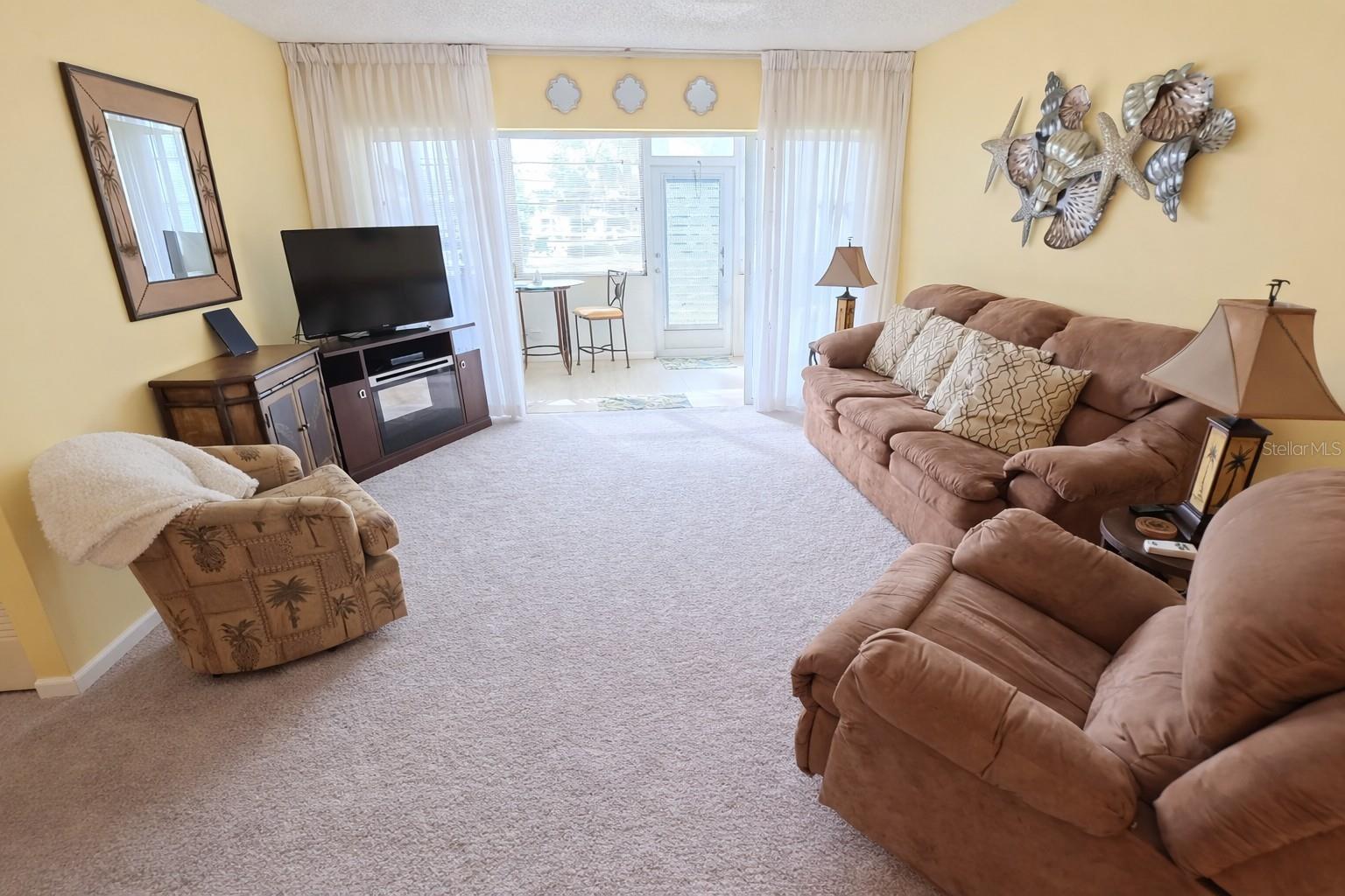 Image 8 of 22 For 21280 Brinson Avenue 106