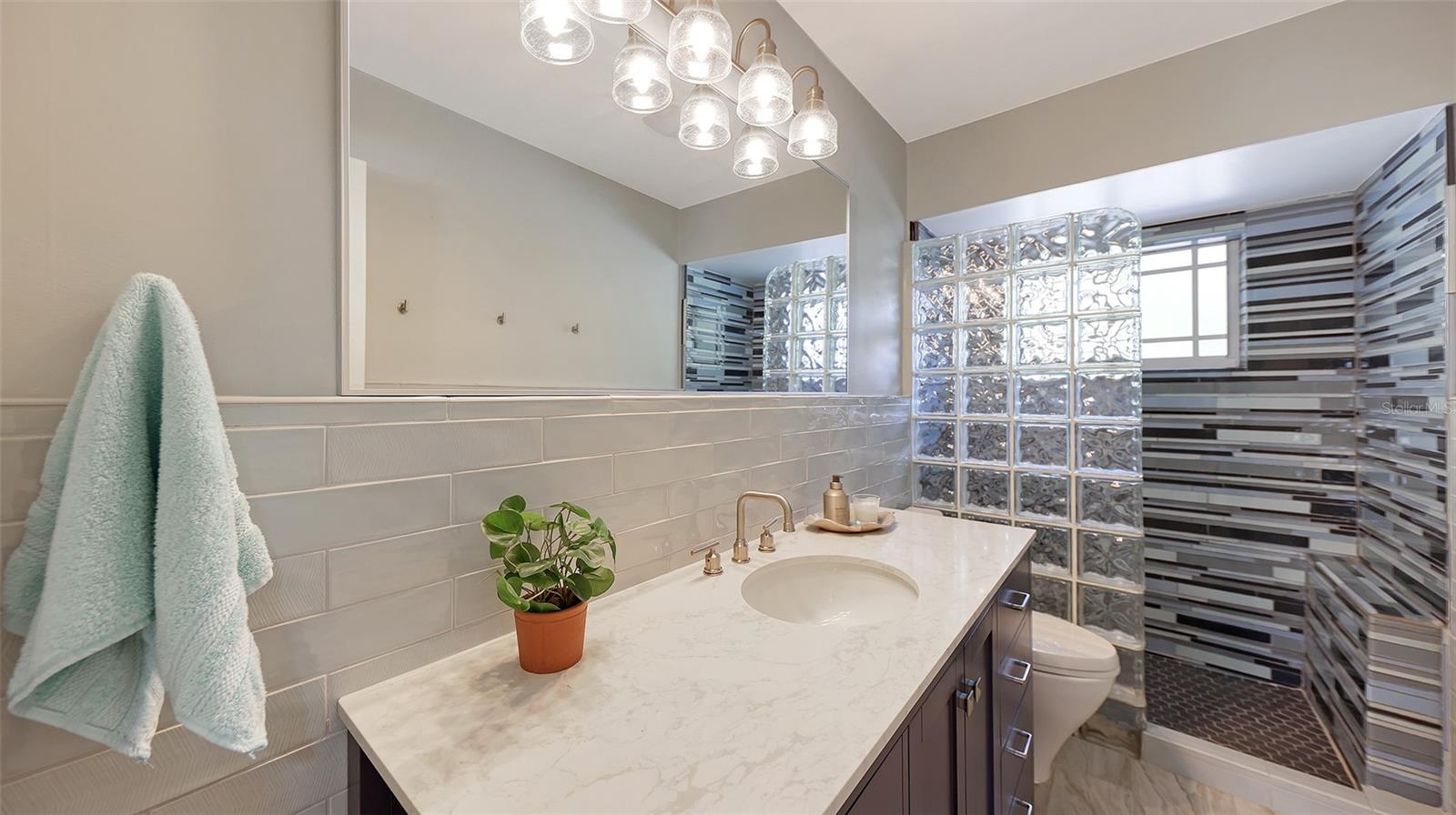 Image 27 of 43 For 628 Olympia Avenue