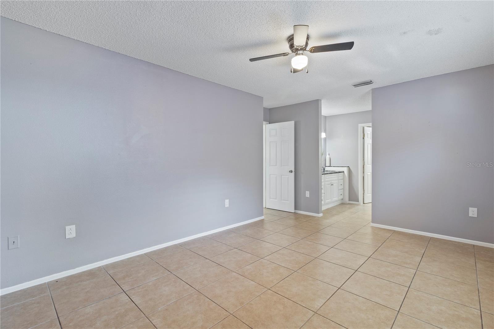 Image 17 of 41 For 4800 Salford Boulevard