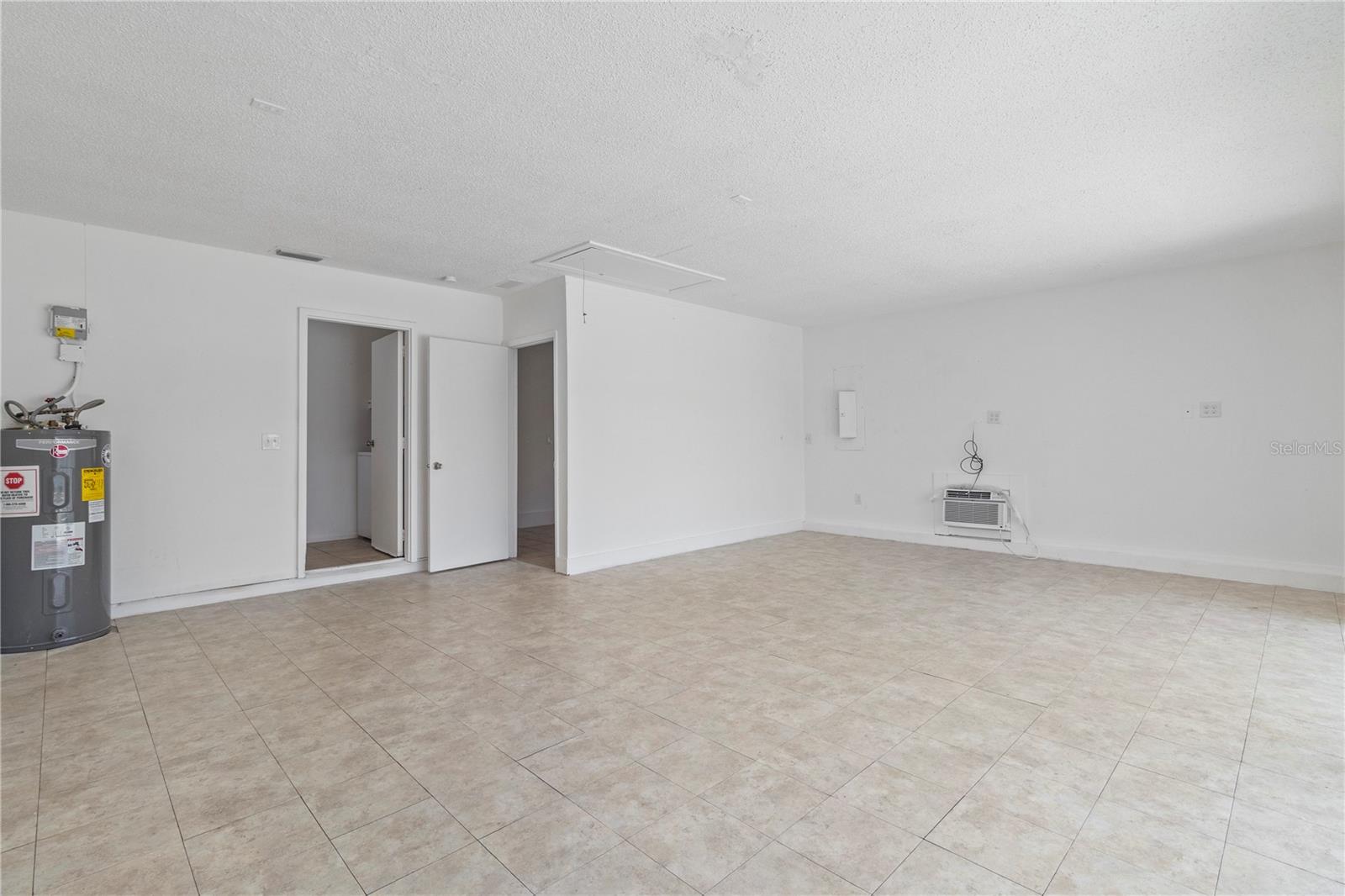 Image 30 of 41 For 4800 Salford Boulevard