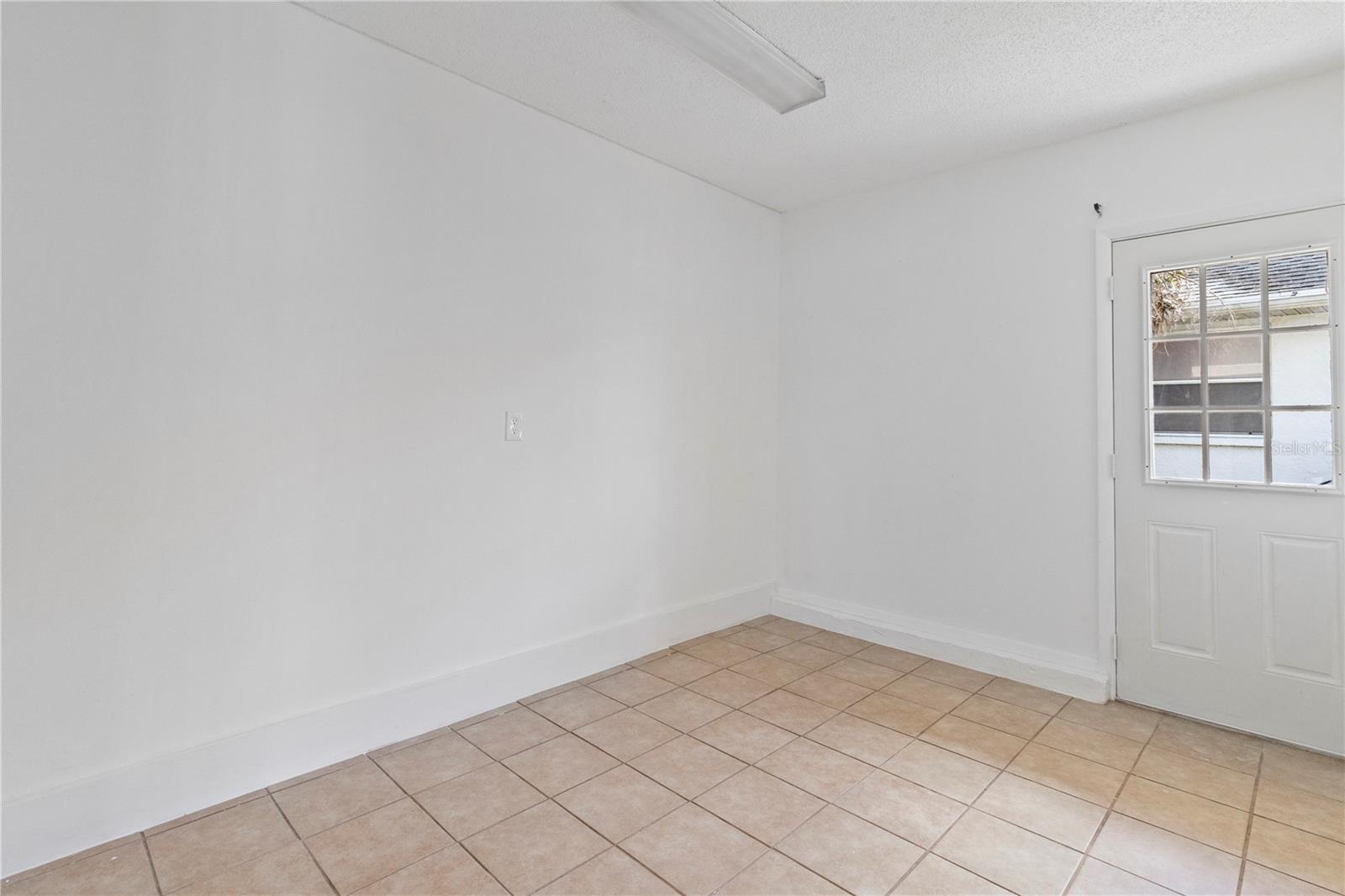 Image 33 of 41 For 4800 Salford Boulevard