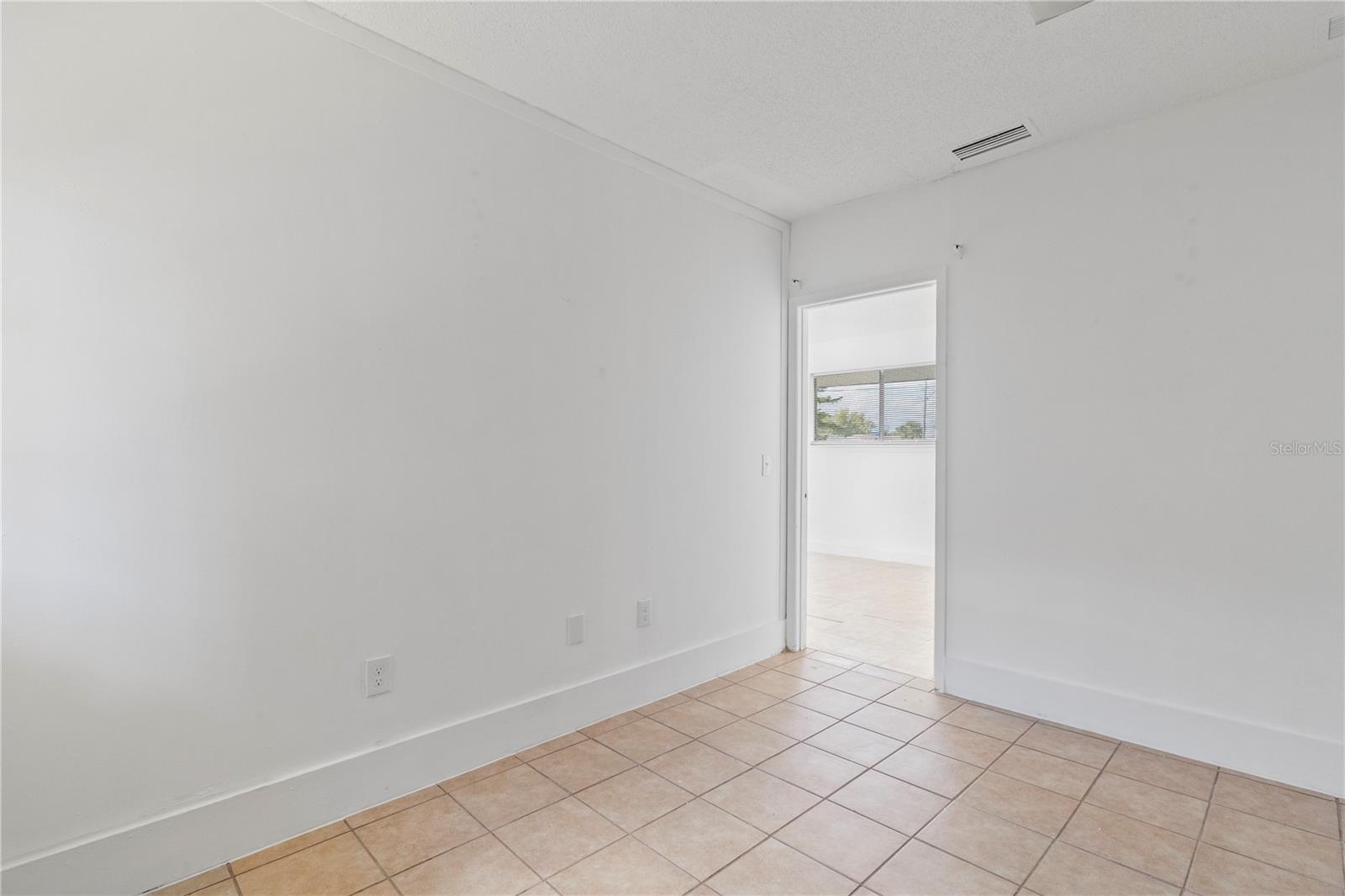 Image 34 of 41 For 4800 Salford Boulevard