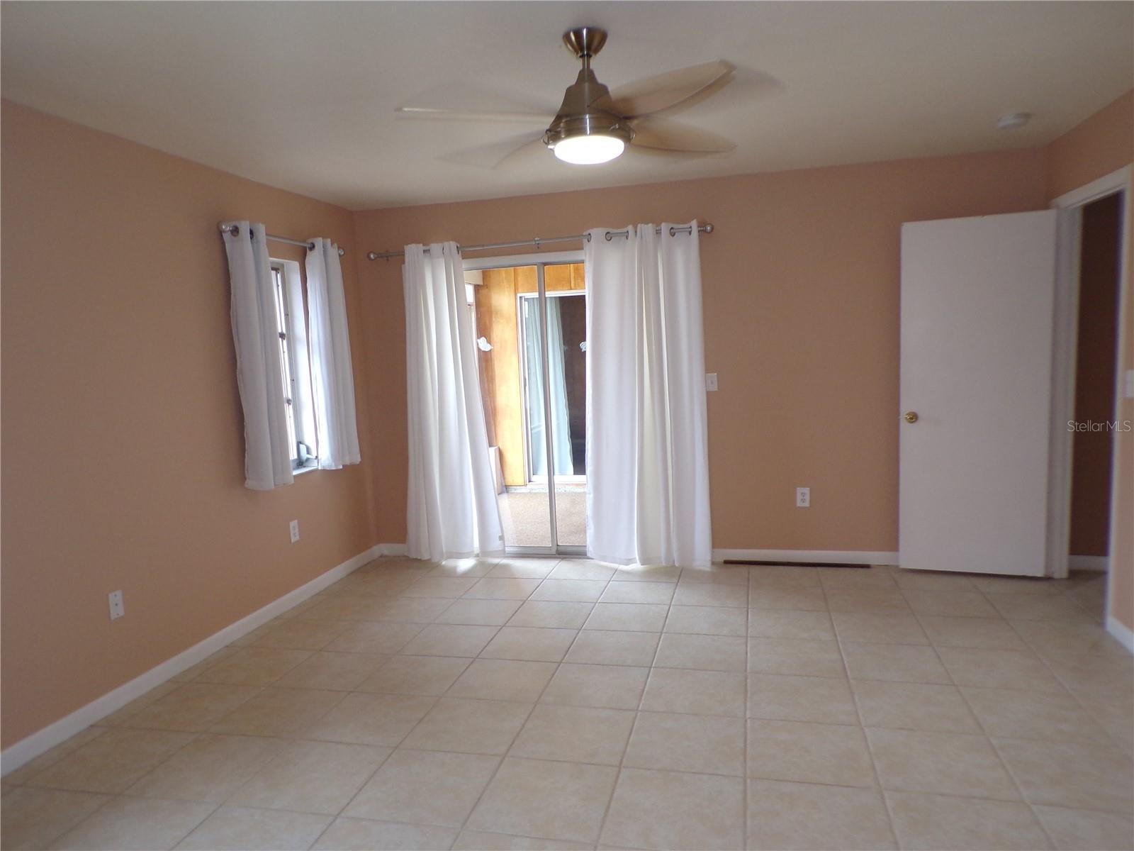 Image 13 of 35 For 4117 Harbor Boulevard