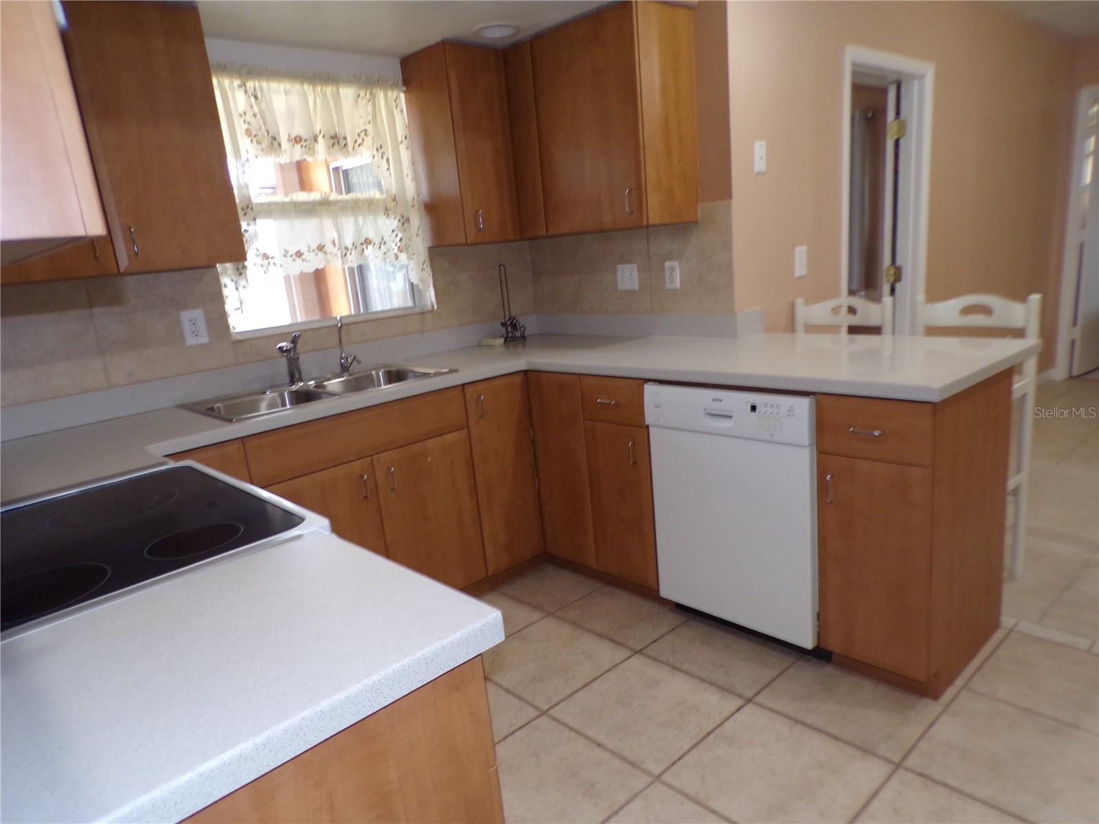 Image 5 of 35 For 4117 Harbor Boulevard