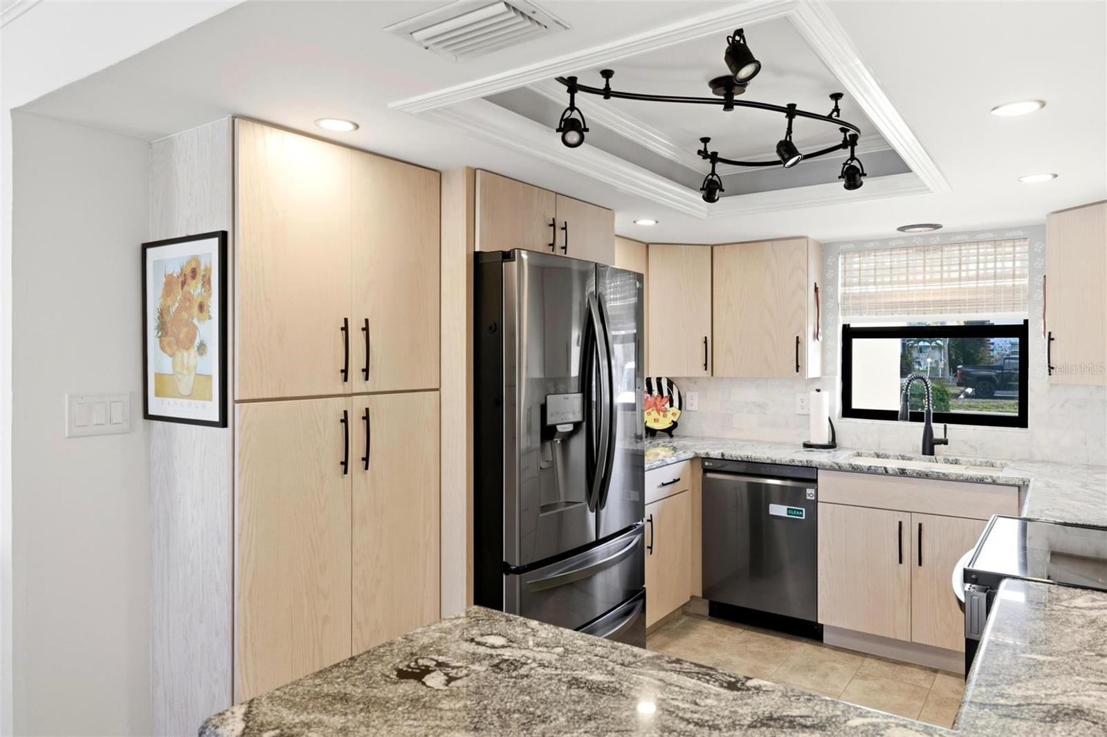 Image 18 of 64 For 1433 Mediterranean Drive E