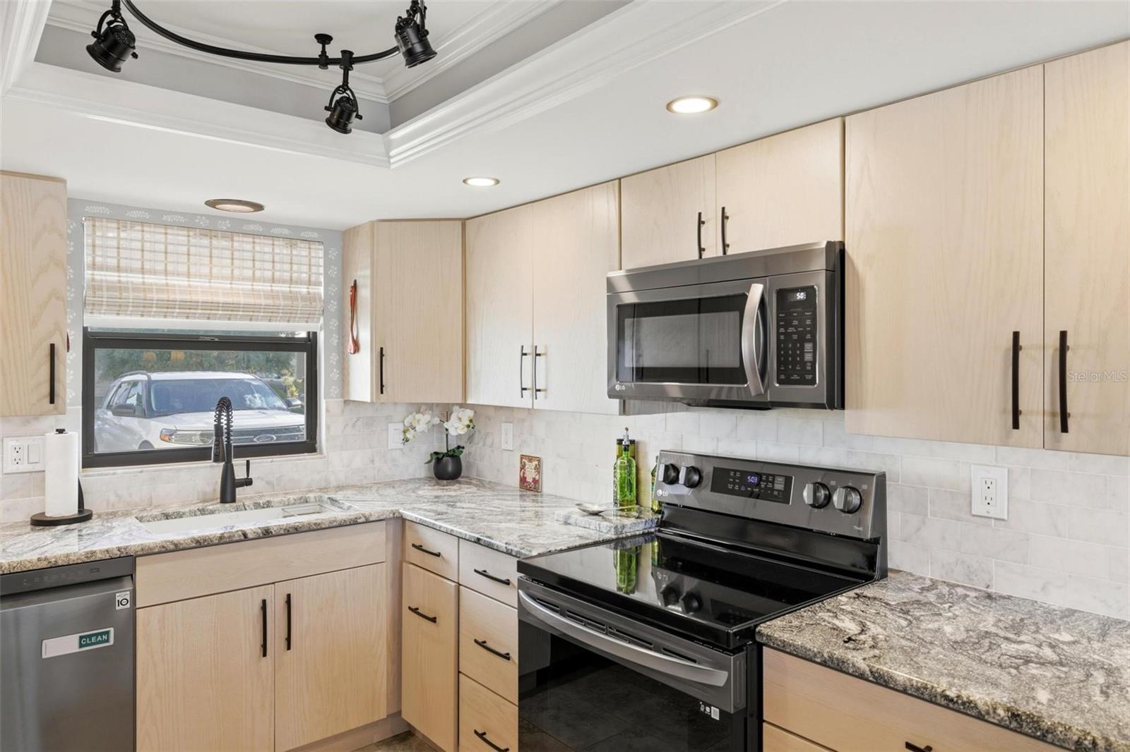 Image 19 of 64 For 1433 Mediterranean Drive E