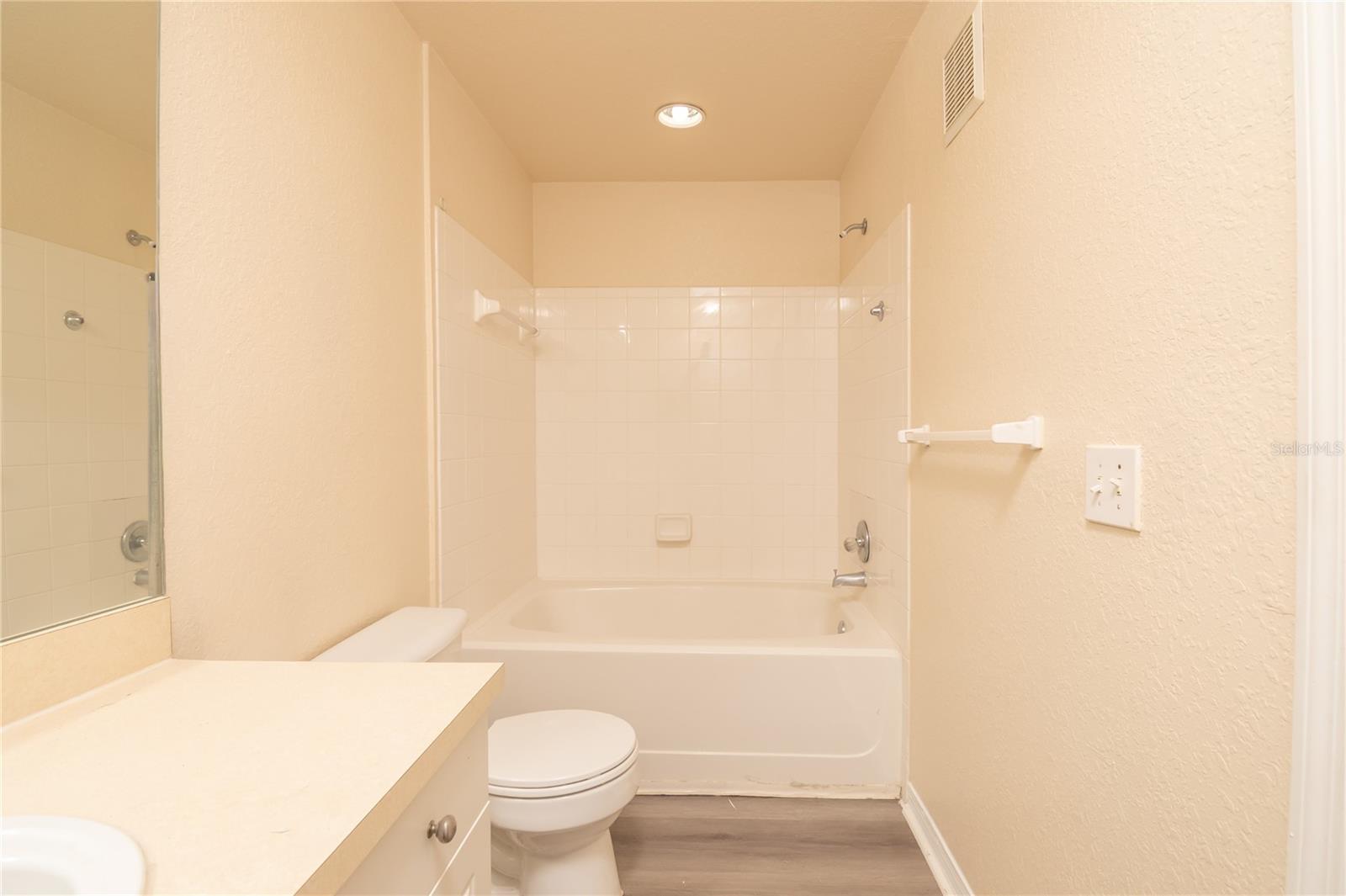 Image 15 of 20 For 18001 Richmond Place Drive 834