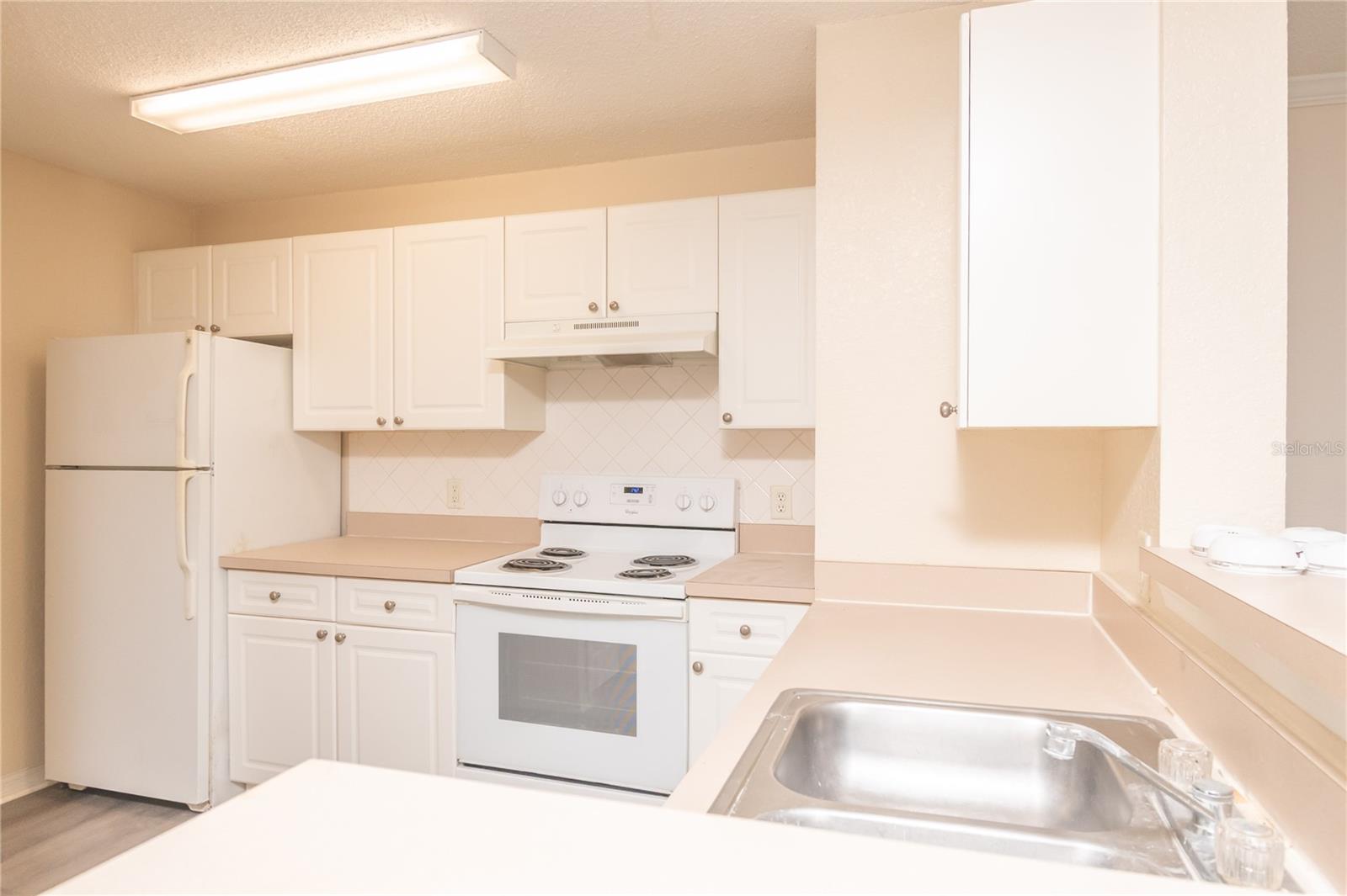 Image 6 of 20 For 18001 Richmond Place Drive 834