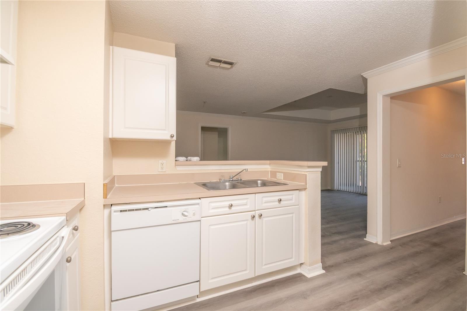 Image 7 of 20 For 18001 Richmond Place Drive 834