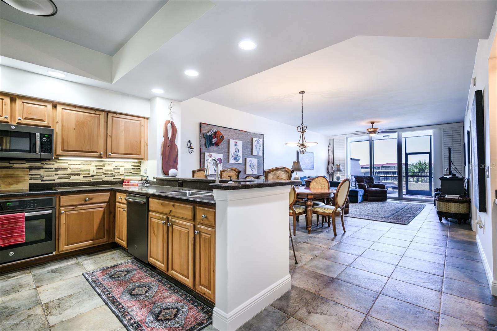 Image 10 of 58 For 3313 Sunset Key Circle 104