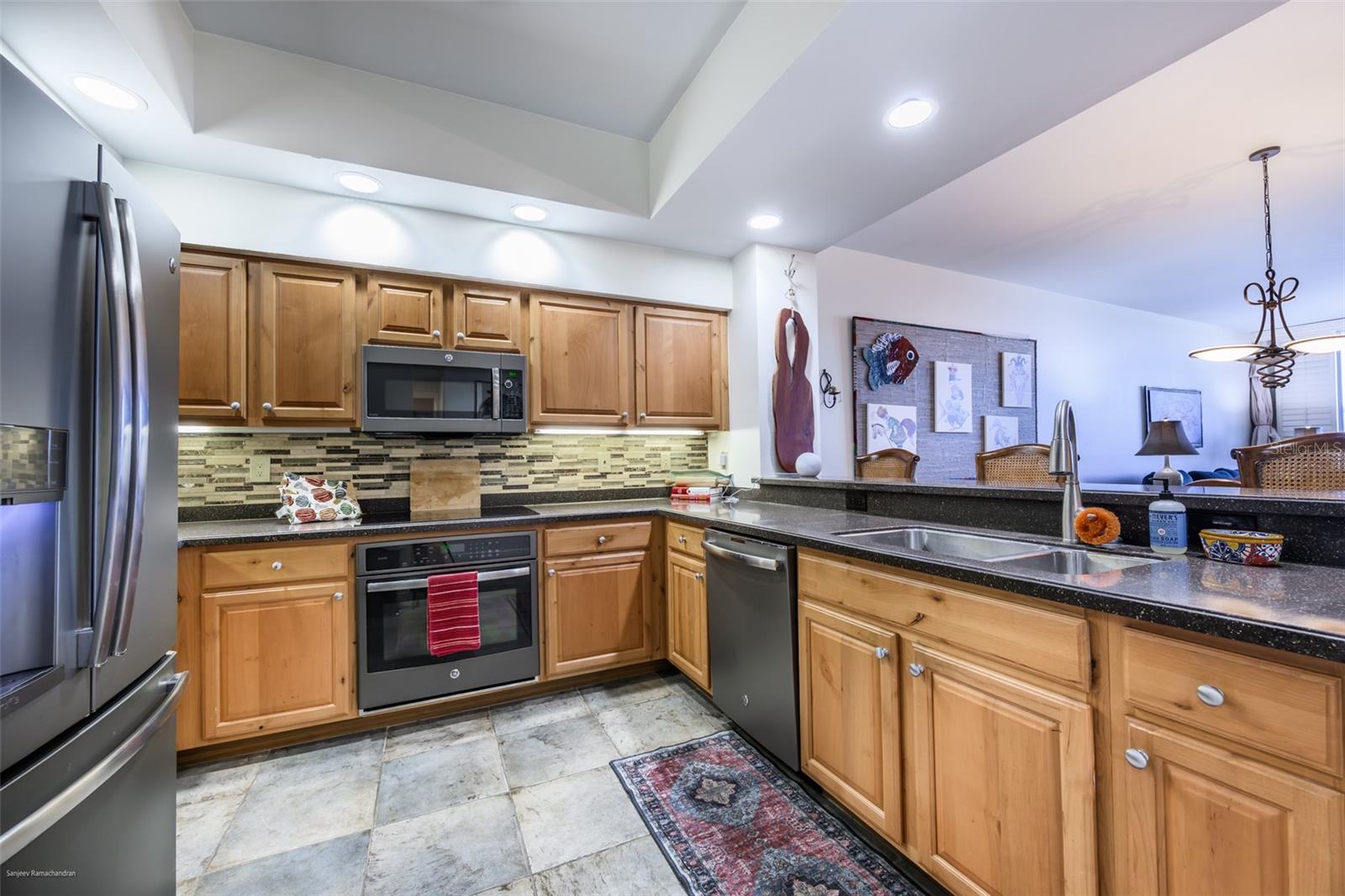 Image 12 of 58 For 3313 Sunset Key Circle 104