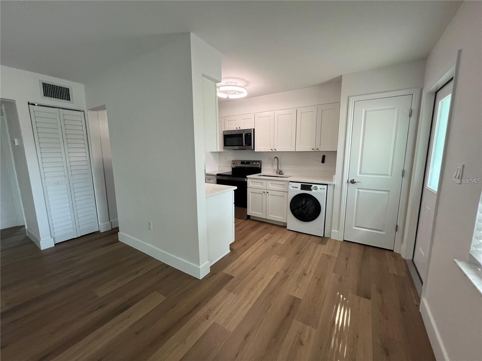 Image 4 of 13 For 418 Durrance Street A