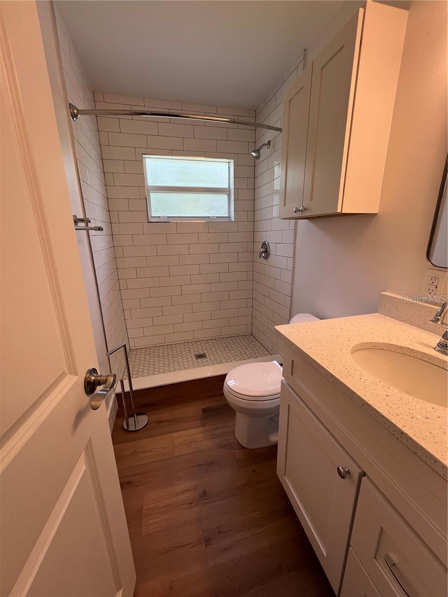 Image 5 of 13 For 418 Durrance Street A