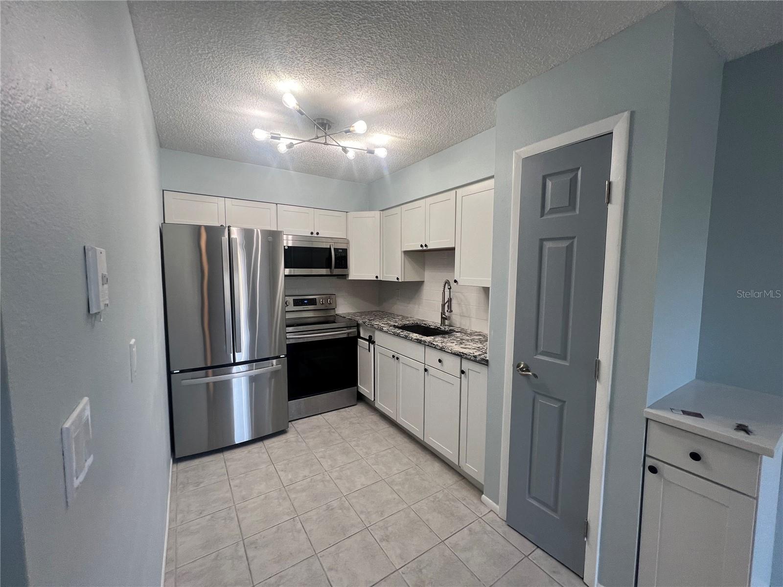 Image 4 of 10 For 810 Kings Court D