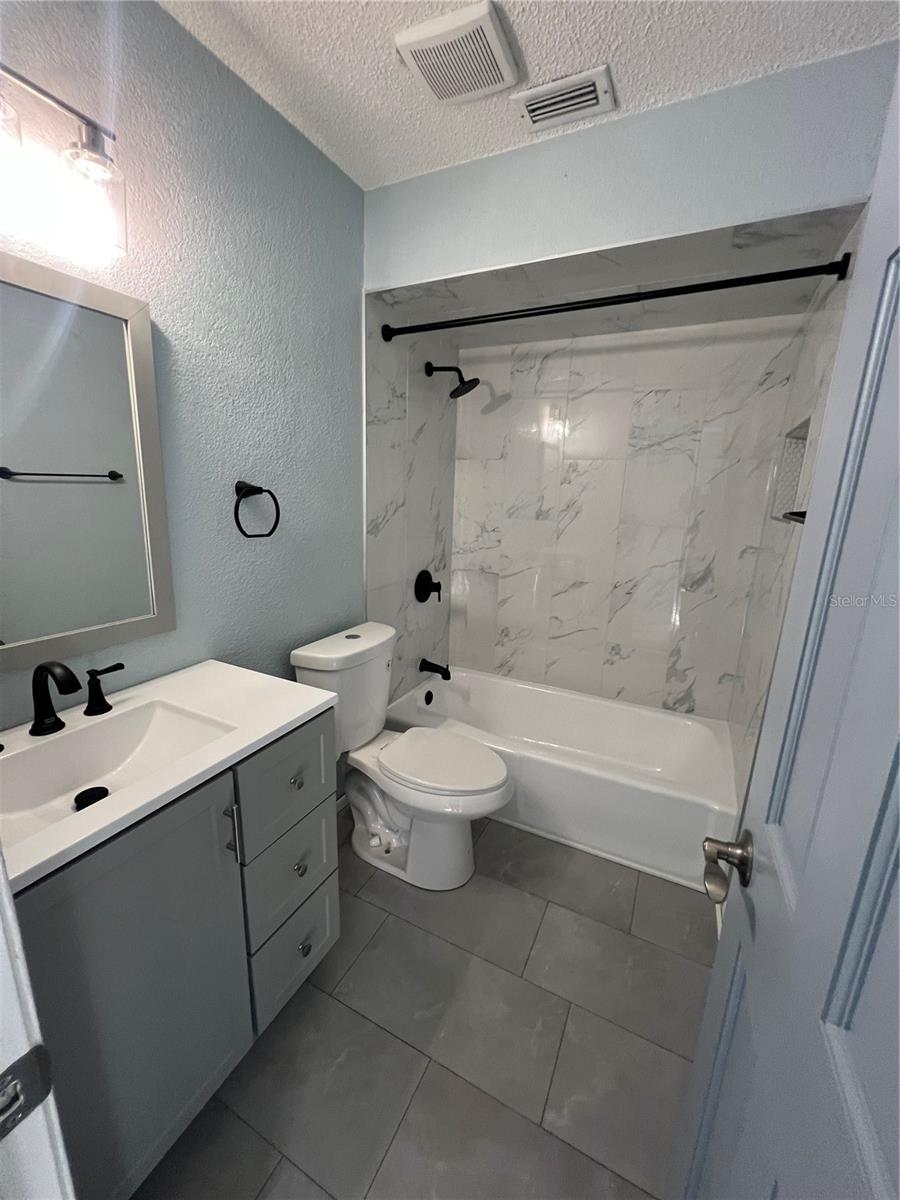 Image 7 of 10 For 810 Kings Court D