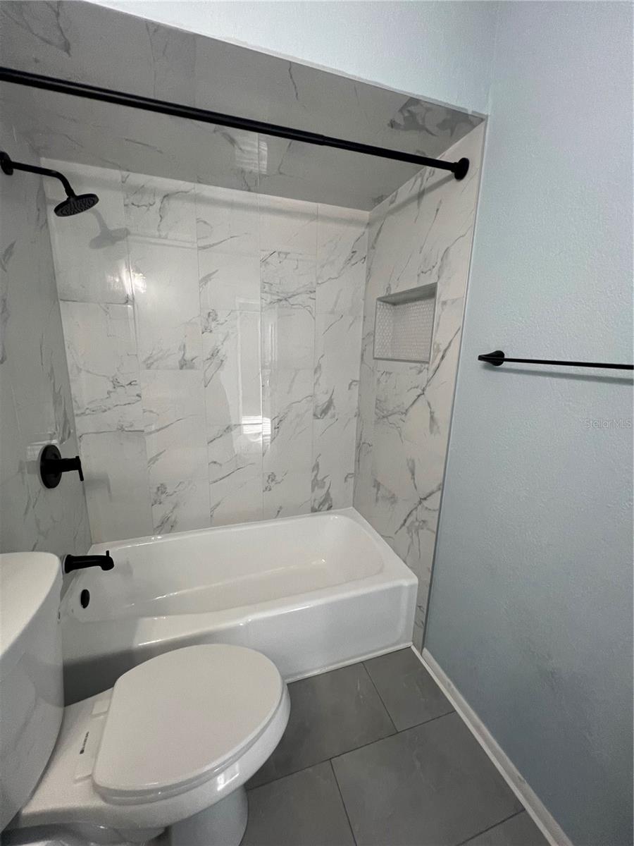 Image 8 of 10 For 810 Kings Court D