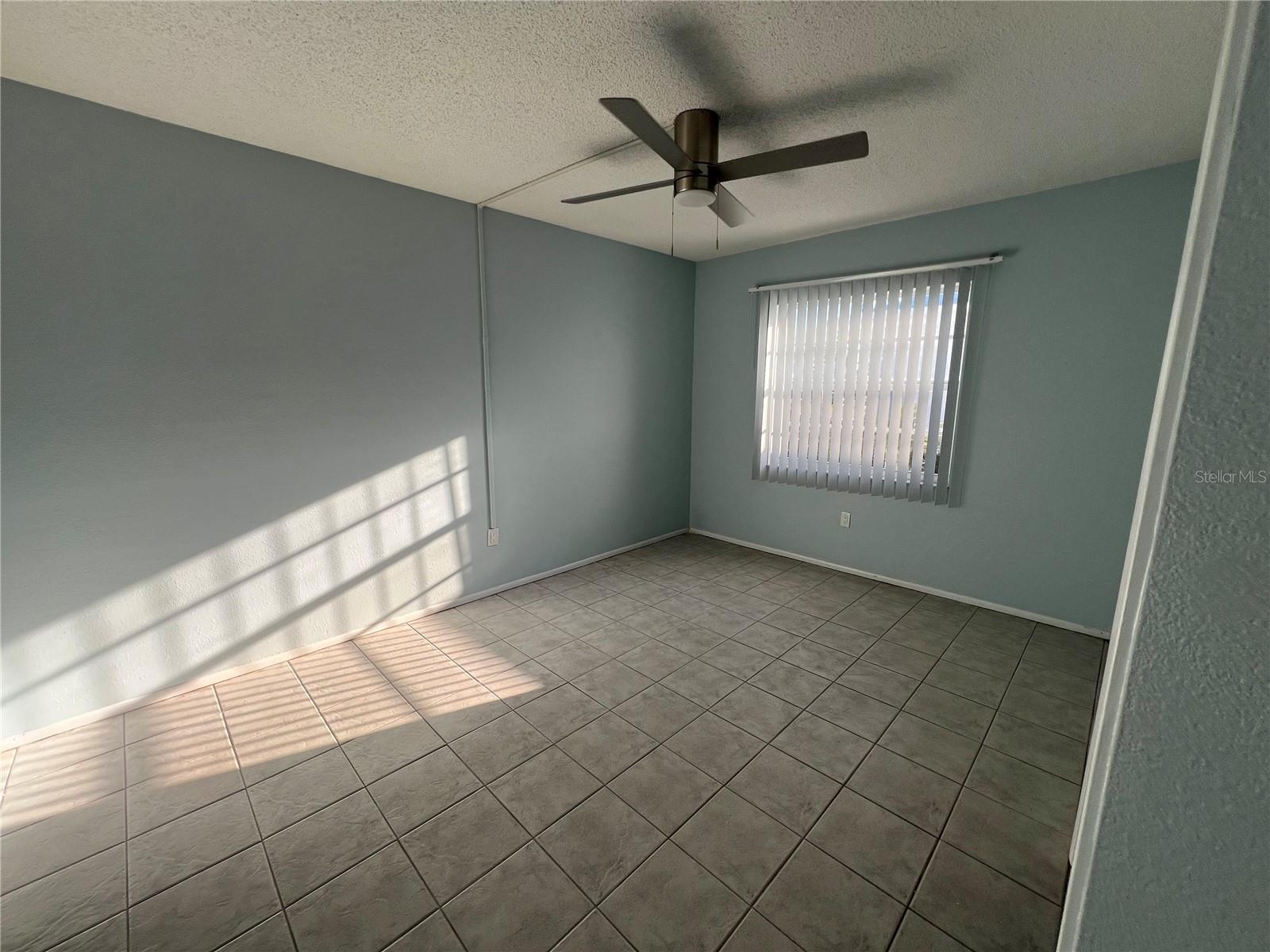 Image 9 of 10 For 810 Kings Court D